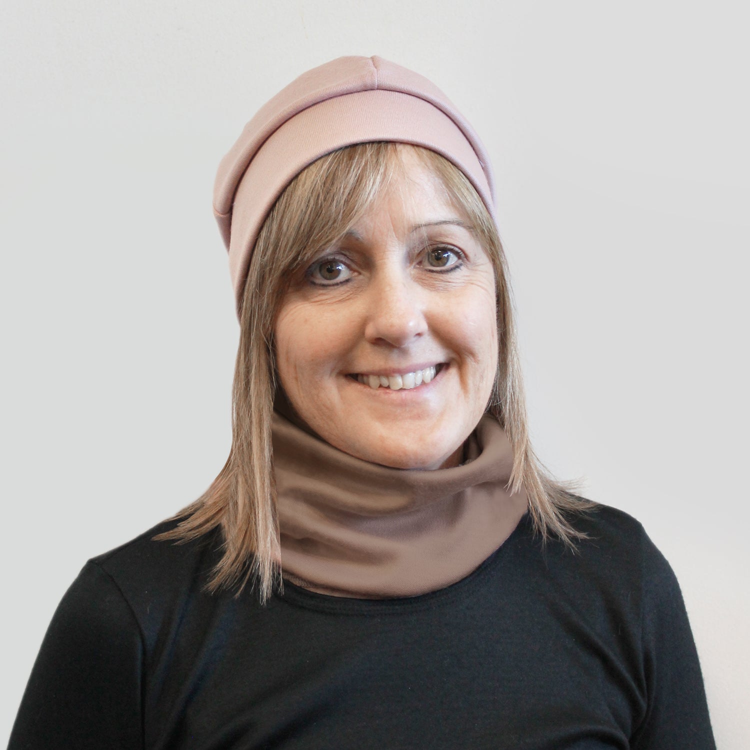 Neck warmer in taupe
